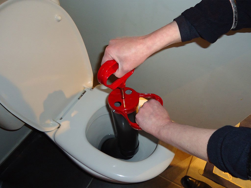 5. Déboucher un WC avec un aspirateur à eau (Wet & Dry) - ETS ROUBAIX