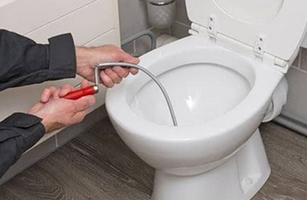 Les Étapes à suivre pour déboucher un WC avec un furet - ETS ROUBAIX